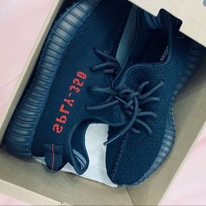 Yeezy x adidas Boost 350 V2 Low Top Sneake…
